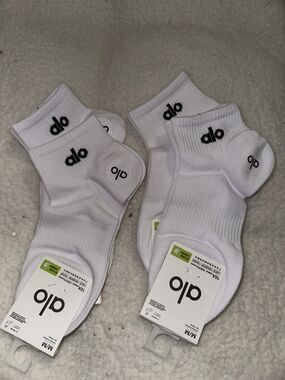 ALO Yoga White Ankle Athletic Socks - Pack of 2